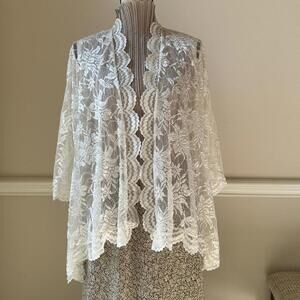 Vintage cream lace shrug cardigan duster jacket with scalloped edges